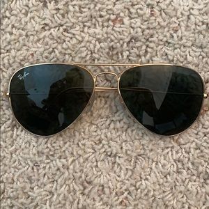 Black classic aviator ray bans